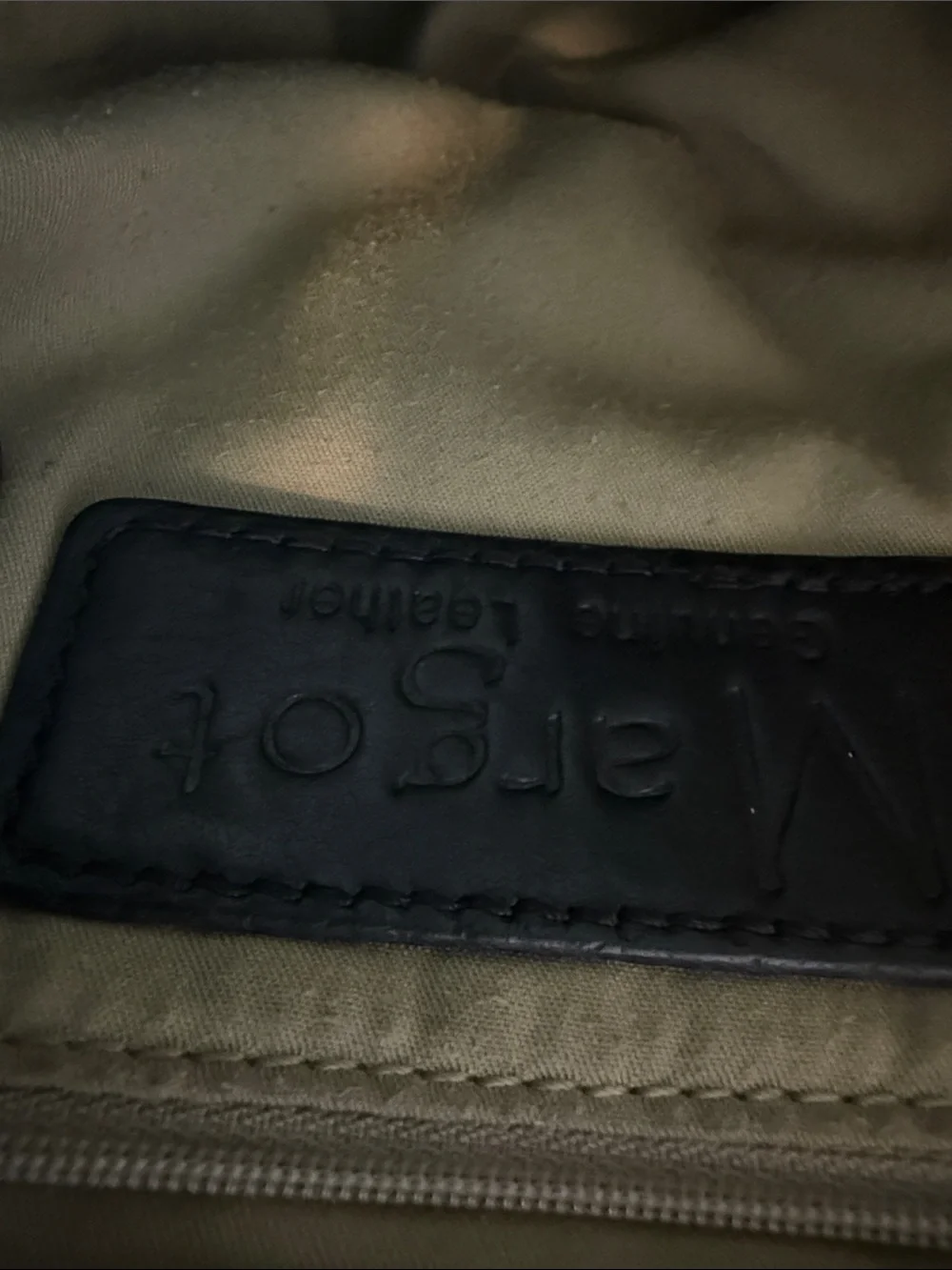 margot compact black